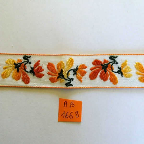 1M de ruban tissé - fleur orange et jaune sur fond blanc - 25mm - 1668AB - Photo n°1