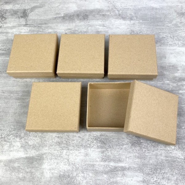 Lot de 5 petites boites plates carrées en carton, 8,5 cm x h. 3,1 cm, avec couvercle - Photo n°1