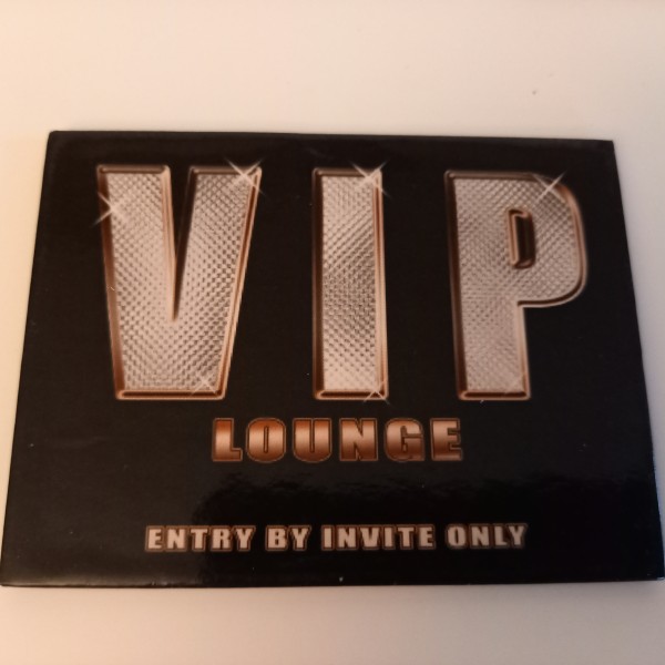 VIP loungen entry by invite only, magnet - Photo n°1