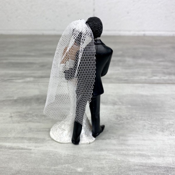 Couple de mariés de couleur en résine, haut. 12 cm, Figurine métisse noir pour pièce montée - Photo n°4