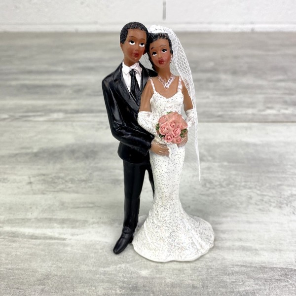 Couple de mariés de couleur en résine, haut. 12 cm, Figurine métisse noir pour pièce montée - Photo n°1