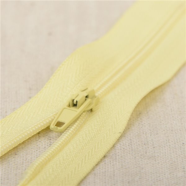 Fermeture fine Polyester N°2 couleur jaune paille - Photo n°1