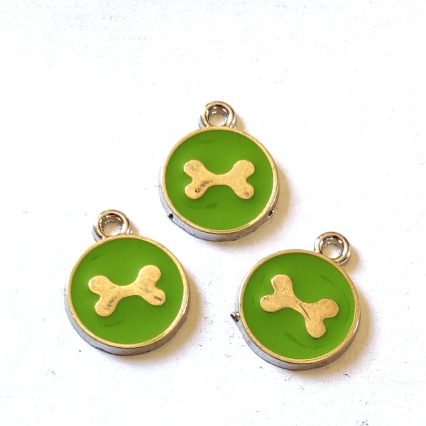 3 Breloques médaille os de chien vert - résine - 17x14mm - b144 - Photo n°1