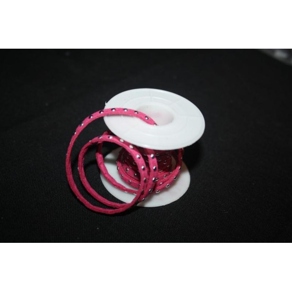 50 CM de suédine effet daim plat rose avec clous argenté 5mm - Photo n°1