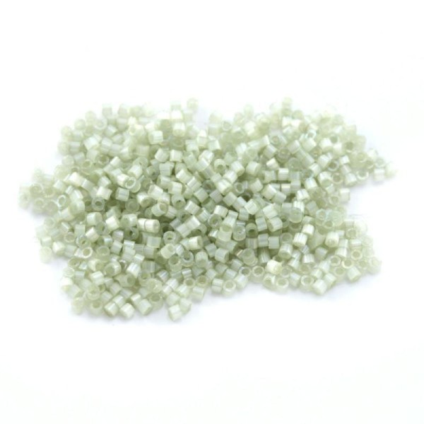 5 G (+/- 875 perles) Délica miyuki 11/0 lime pale soie 1815 vert très clair - Photo n°1