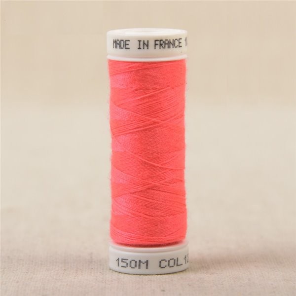 Fil rose fluo polyester 150m Made in France Oeko-Tex - Photo n°1