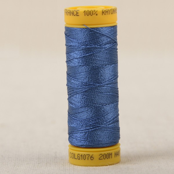 Bobine fil à broder 100% viscose 200m - Bleu Cobalt C76 - Photo n°1