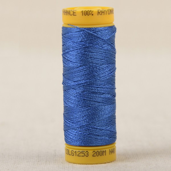 Bobine fil à broder 100% viscose 200m - Bleu égyptien C253 - Photo n°1