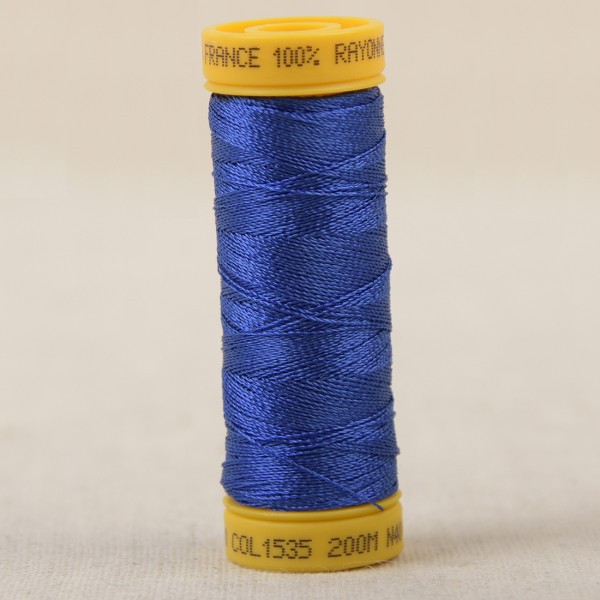 Bobine fil à broder 100% viscose 200m - Bleu Outremer C535 - Photo n°1