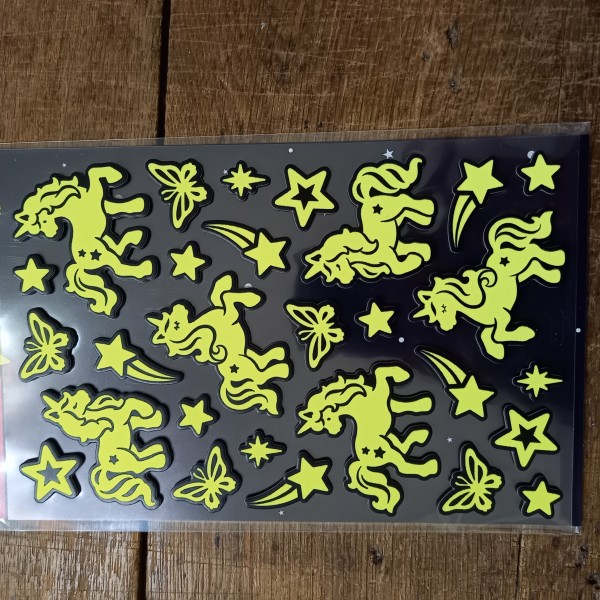 Stickers licornes luminescentes pour faire rêver les enfants - Photo n°1