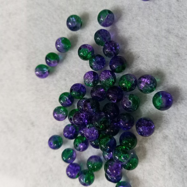 Cinquante, 50  perles violet vert transparente craquelées 0.8 cm - Photo n°1