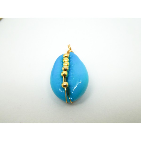 1 Breloque Cauri teinté Bleu 27*15mm avec perles en laiton - Photo n°1