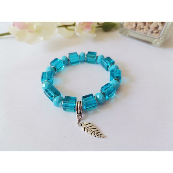 Kit bracelet fil élastique et perles en verre carré bleu - Photo n°2