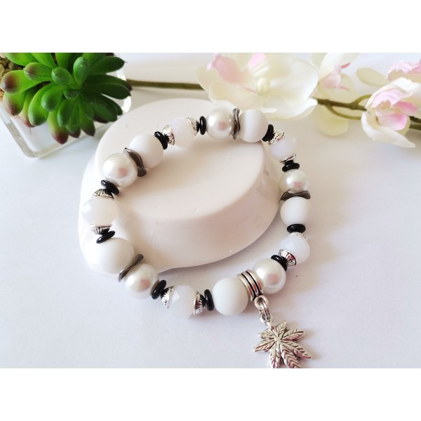 Kit bracelet fil élastique et perles en verre blanche - Photo n°1
