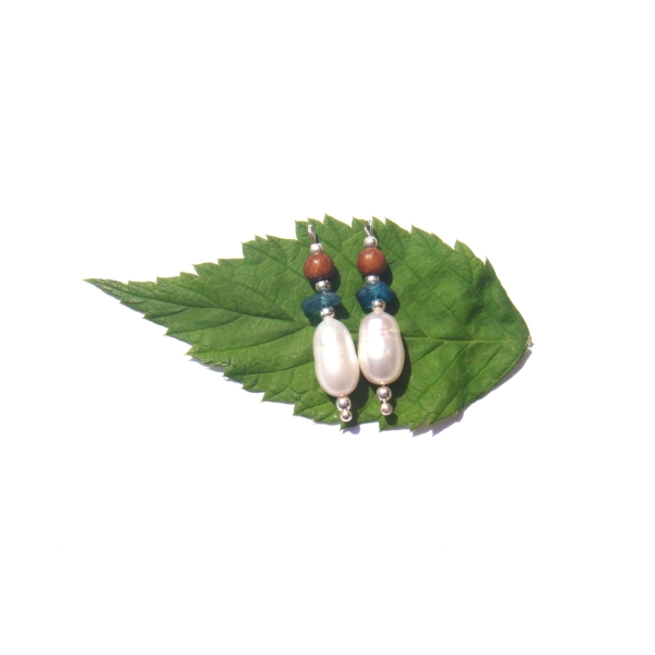Perle Eau Douce, Apatite et Bois :  Paire de pendentifs 3 CM de hauteur - Photo n°1