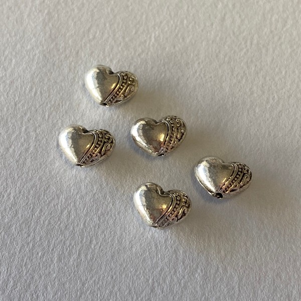 Cinq breloque pendentif cœurs avec motif - Photo n°1