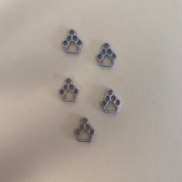 Cinq breloque pendentif patte de chien - Photo n°1