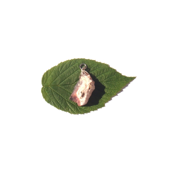 Pendentif Opale Rose Pérou brute 3.8 CM de hauteur x 1.5 MM - Photo n°1