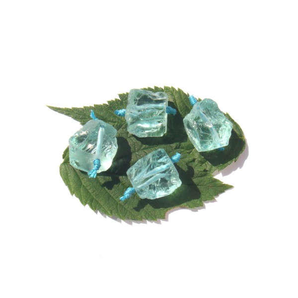 Verre teinté bleu : 4 perles 