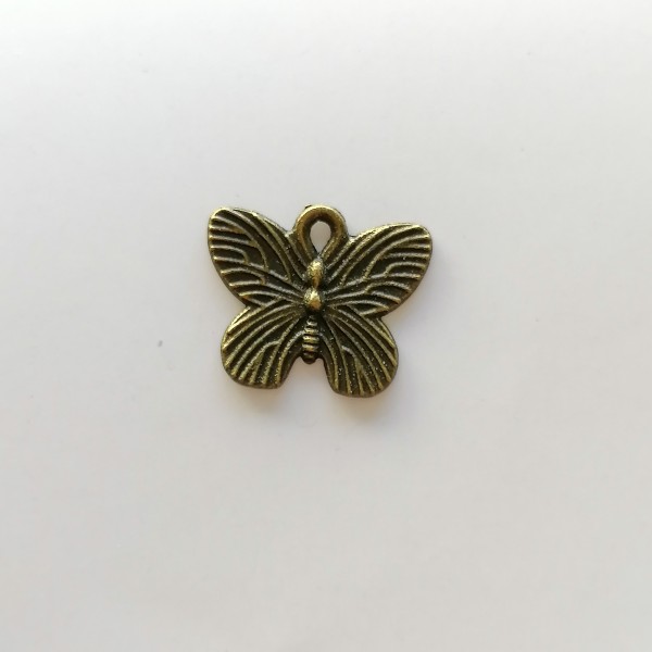 Breloque pendentif papillon avec détail - Photo n°1