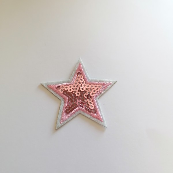 Un thermocollant étoile rose - Photo n°1