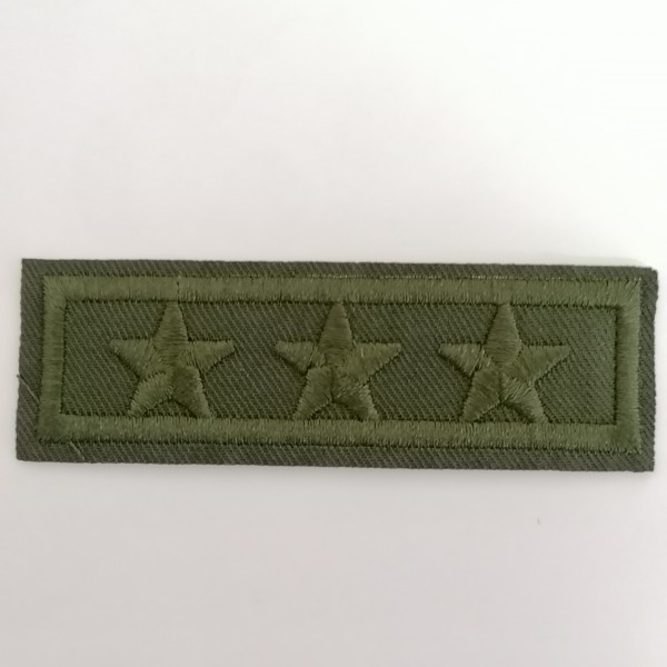 Un thermocollant insigne trois étoiles de couleur vert - Photo n°1