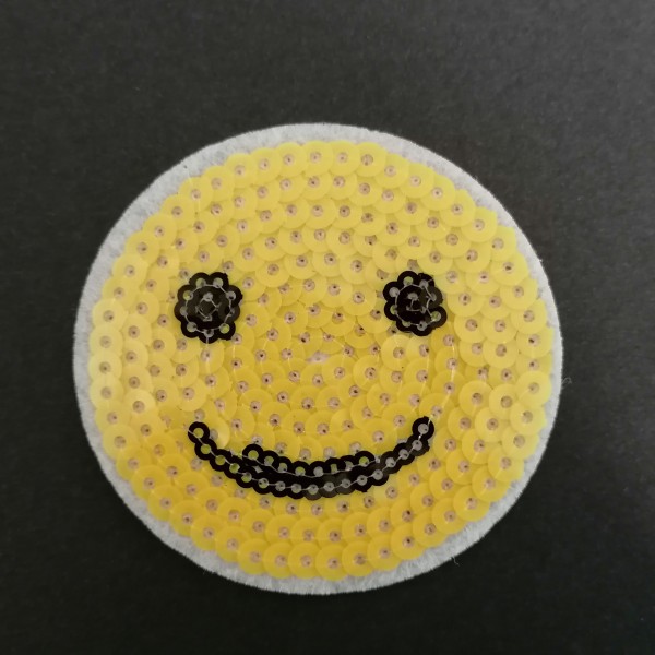 Un thermocollant smiley  jaune - Photo n°1
