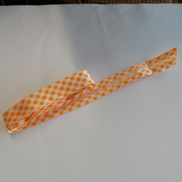 Un biais de couleur orange à carreaux blanc de 4 mètres - Photo n°1