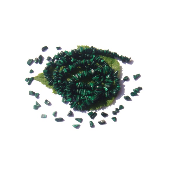 Malachite Zaïre : 50 perles chips 7/10 MM de diamètre - Photo n°1