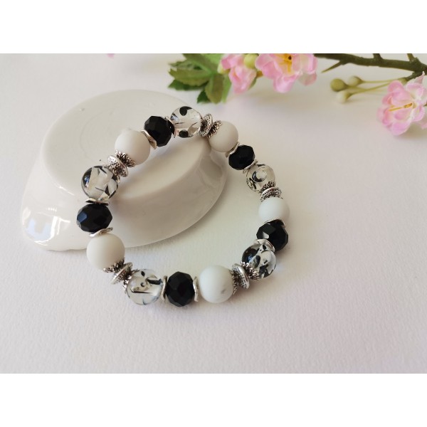Kit bracelet fil élastique perles en verre noir et blanc - Photo n°2