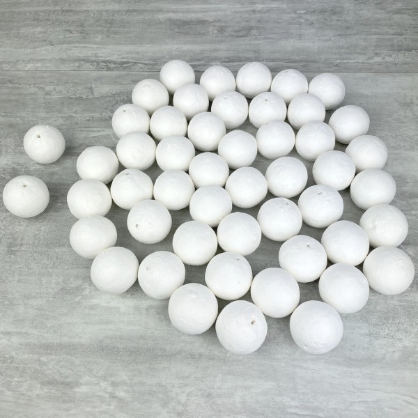 Lot de 50 Boules de 5 cm en ouate de cellulose, Billes blanches en coton compressé de 50mm avec trou - Photo n°1
