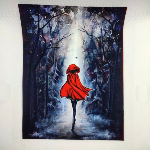 Coupon tissu - une fille avec une cape rouge - coton épais - 15x20cm - Photo n°1