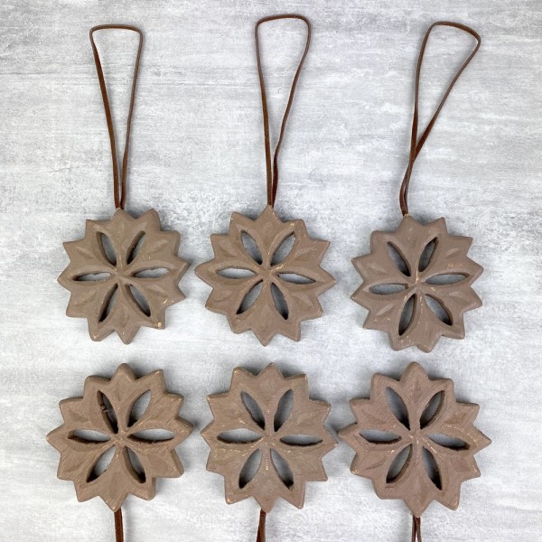 Lot de 6 Suspensions petit Flocon en bois brun peint, diamètre. 8 cm, déco sapin de Noël - Photo n°1