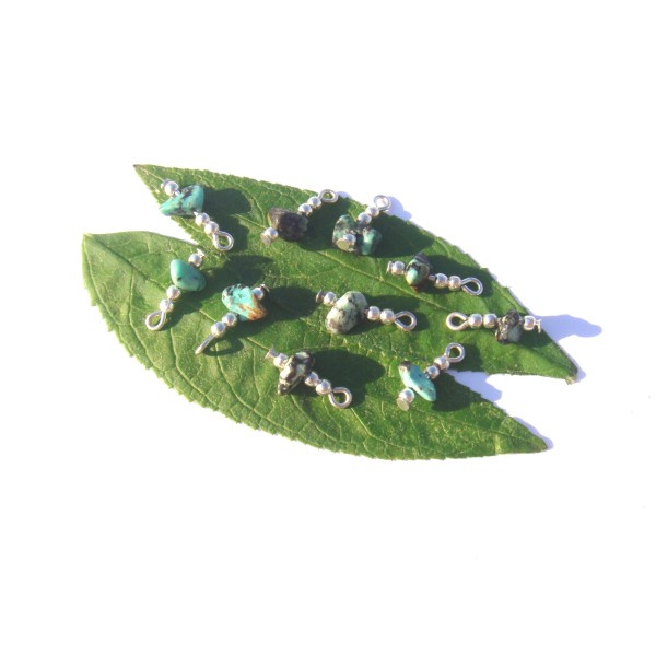 Turquoise Africaine 10 MINI breloques 1.5 CM de hauteur - Photo n°1