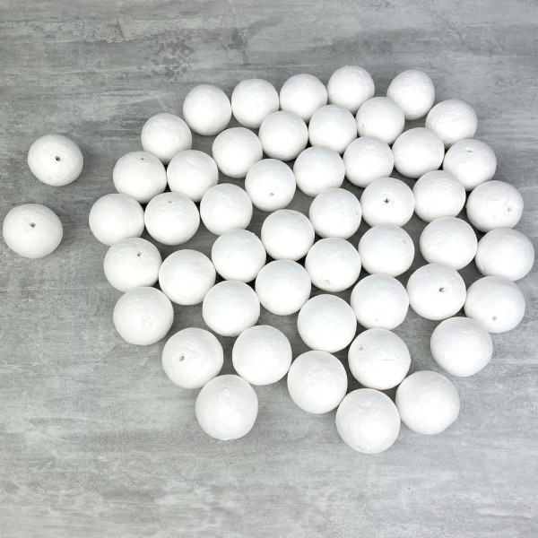 Lot de 50 Boules de 4 cm en ouate de cellulose, Billes blanches en coton compressé de 40 mm avec tro - Photo n°1