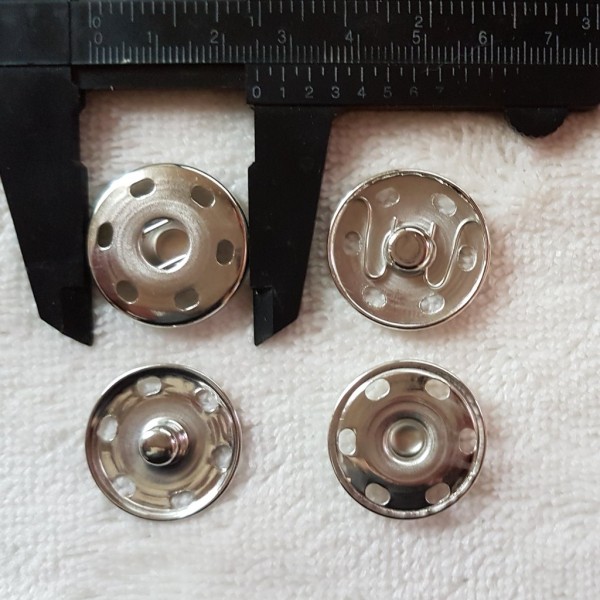 2 Boutons pression à coudre en métal diamètre 25 mm Argenté - Photo n°1