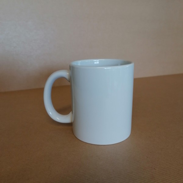 Tasse blanche de 9.5 cm de haut et 7.5 cm de diamètre - cuisine - Photo n°1