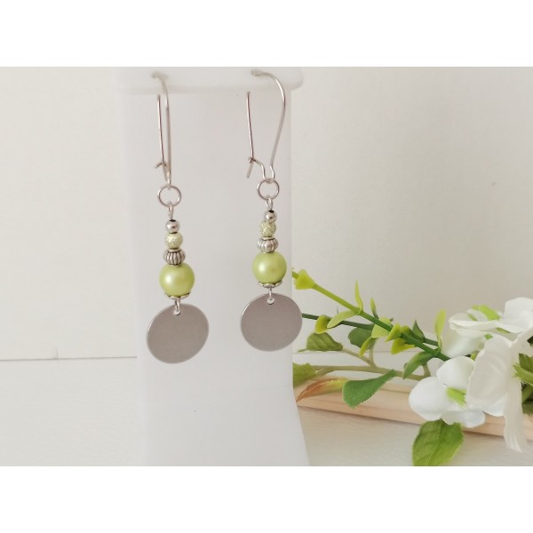 Kit boucles d'oreilles apprêts argent mat et perles en verre vert anis - Photo n°1