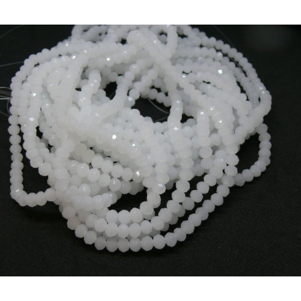 HA034J Lot 1 fil d'environ 130 perles à facettes rondelles en verre 4 par 3mm Blanc Laiteux couleur - Photo n°1
