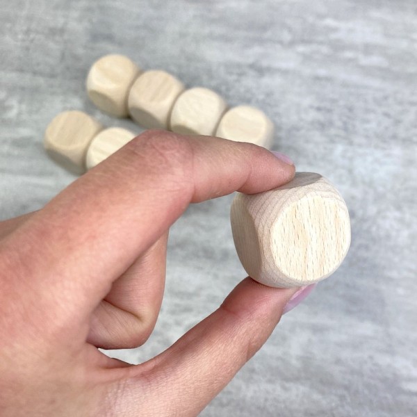 Lot de 20 Cubes en bois de hêtre, 2,5 cm, non traité, blanchi, dés de 25 mm à customiser - Photo n°4