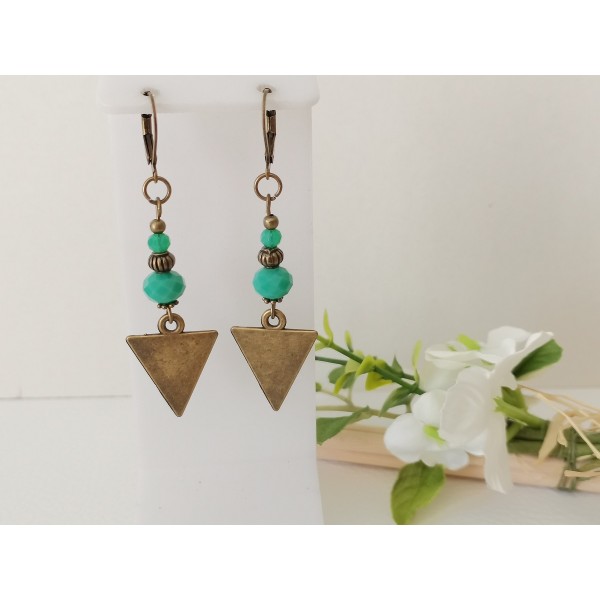 Kit boucles d'oreilles apprêts  bronze et perles en verre à facette verte - Photo n°1