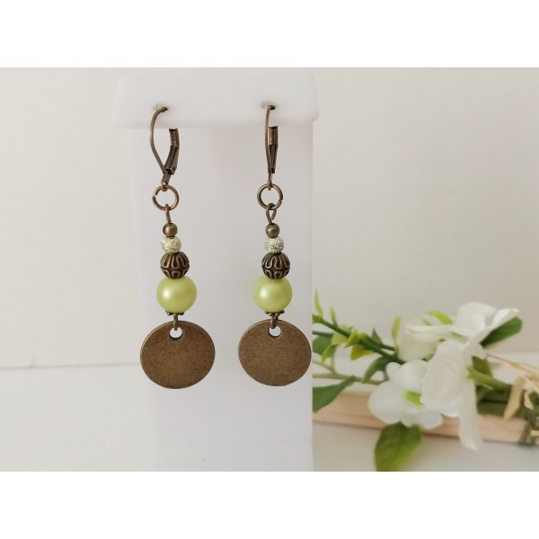 Kit boucles d'oreilles apprêts bronze et perles en verre ronde vert anis - Photo n°1