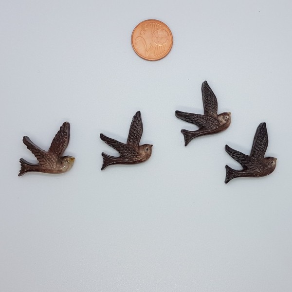 4 Oiseaux en Fimo à coller pour Scrapbooking 2,4x2,3x0,4 cm 0-O-M - Photo n°1