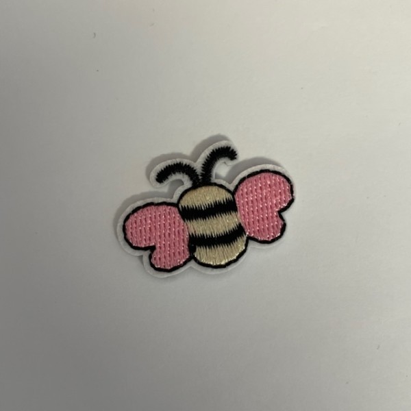 Un écusson thermocollant petite abeille aux ailes roses 3.5 cm - Photo n°1
