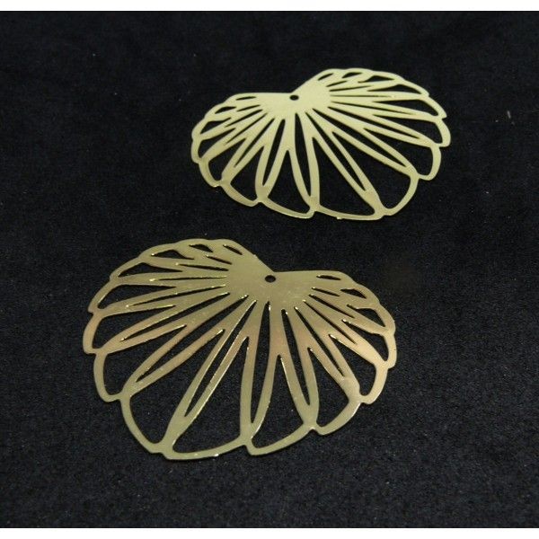 AE117110 Lot de 2 Estampes - pendentif filigrane Feuille de Lotus 35 par 32mm - laiton coloris Doré - Photo n°1