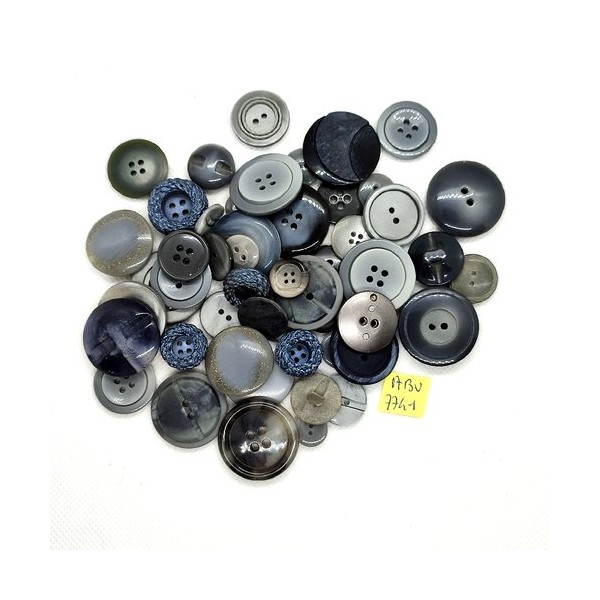 1 Lot de 54 boutons en résine gris - taille diverse - ABV7741 - Photo n°1