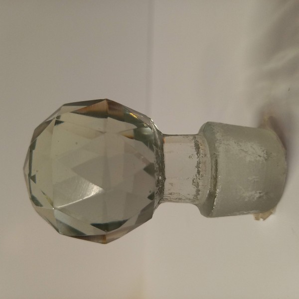 Bouchon ancien de carafes en cristal ou en verre - Photo n°1