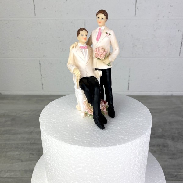 Couple de Mariés Hommes en résine assis, haut. 13 cm, Figurine masculine de mariage gay homosexuel - Photo n°4