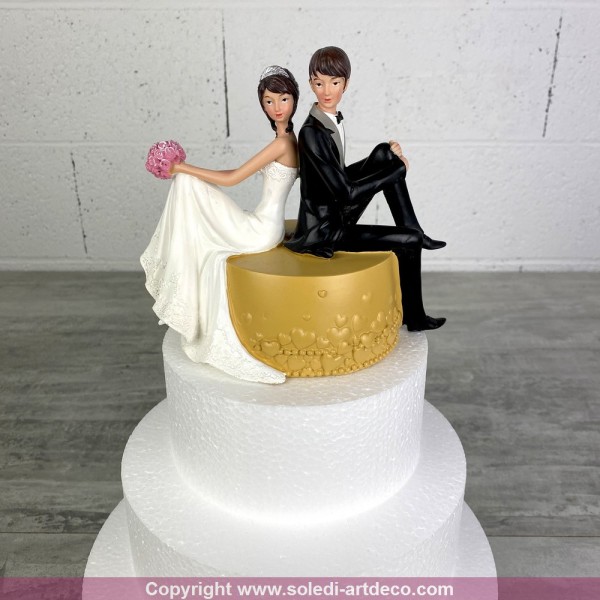 Couple de mariés en résine assis sur un pouf, hauteur 16 cm, figurines pièce montée, gâteau de maria - Photo n°2