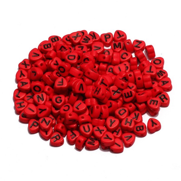 PERLES ACRYLIQUES : 100  coeurs rouges avec lettre noire 7mm - Photo n°1